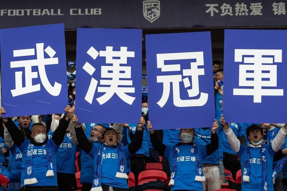 事件哈兰德、多库缺战卢顿本轮英超曼城将在客场迎战卢顿，本场比赛哈兰德确认将会缺席，他并没有随队一同前来卢顿的主场，此外，多库也将缺席本场比赛。